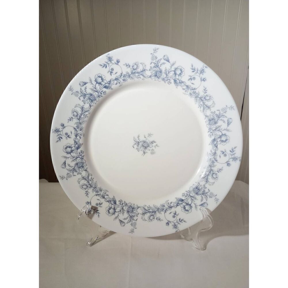 2 vintage arcopal france 7.75 inch salad plates, pattern Glenwood